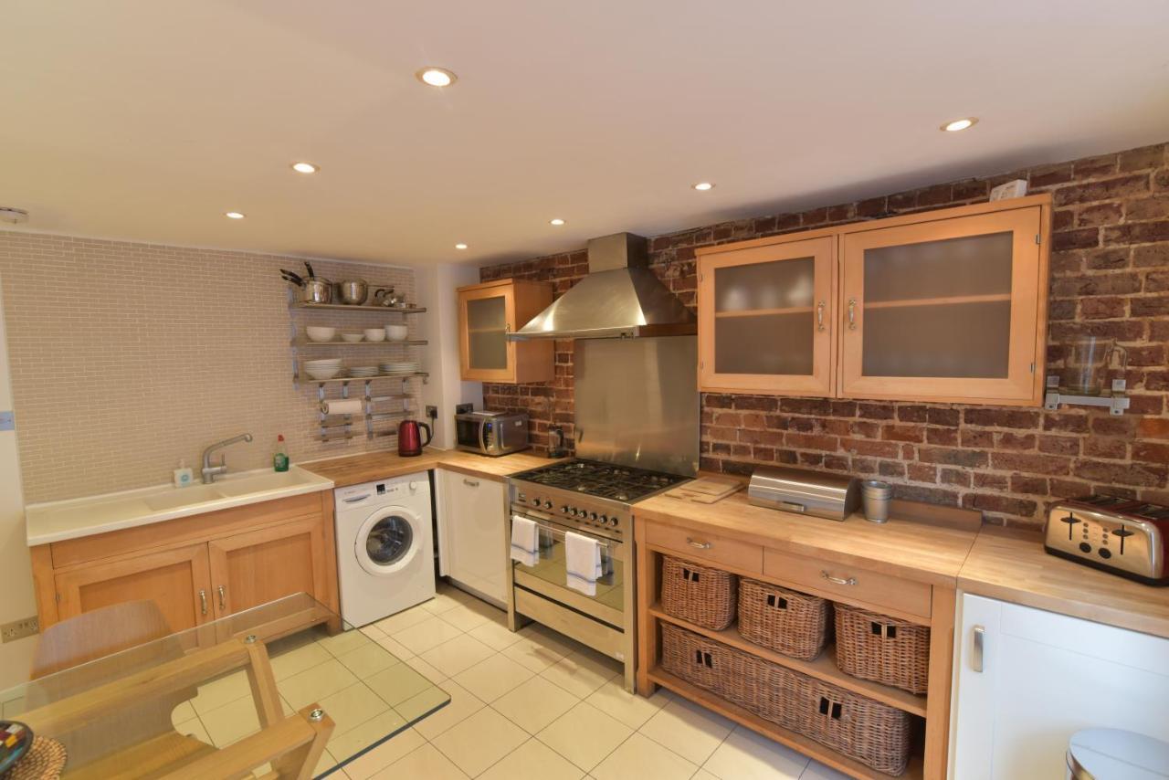 Beach Central With Allocated Parking And Patio Brighton Екстериор снимка