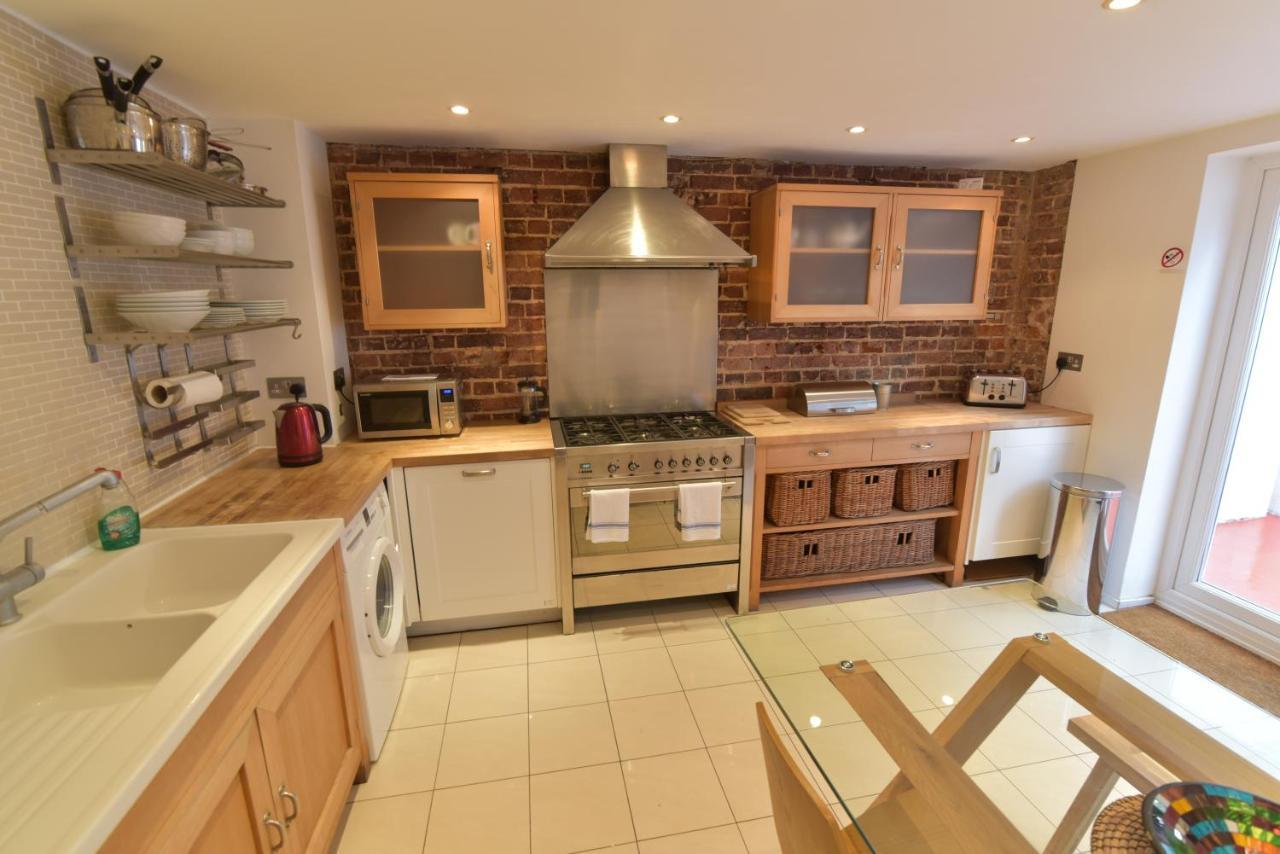 Beach Central With Allocated Parking And Patio Brighton Екстериор снимка